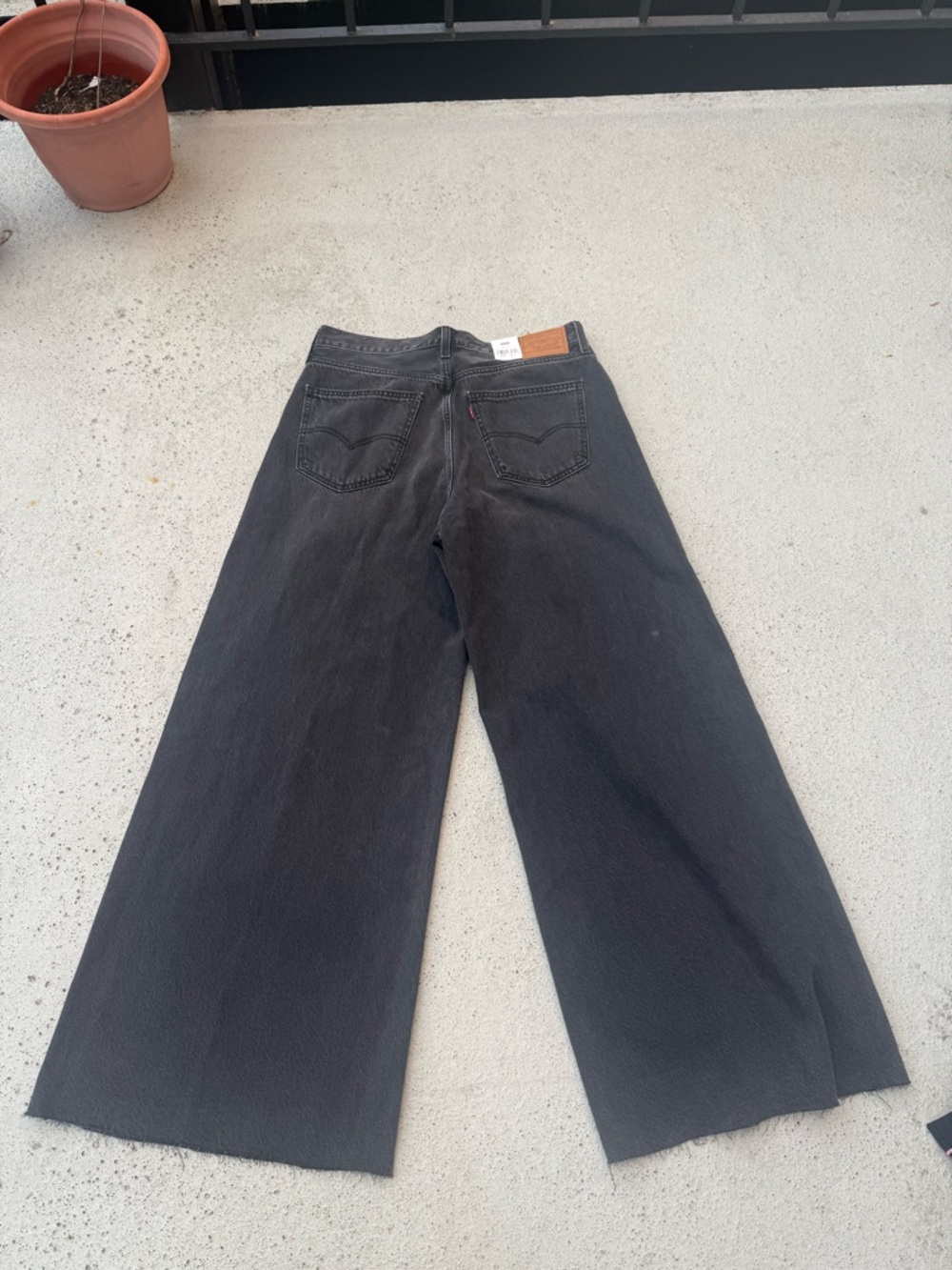 NWT Levi's Black Washed XL Flood Denim Jeans Size 30 x 32 - Picture 8 of 9